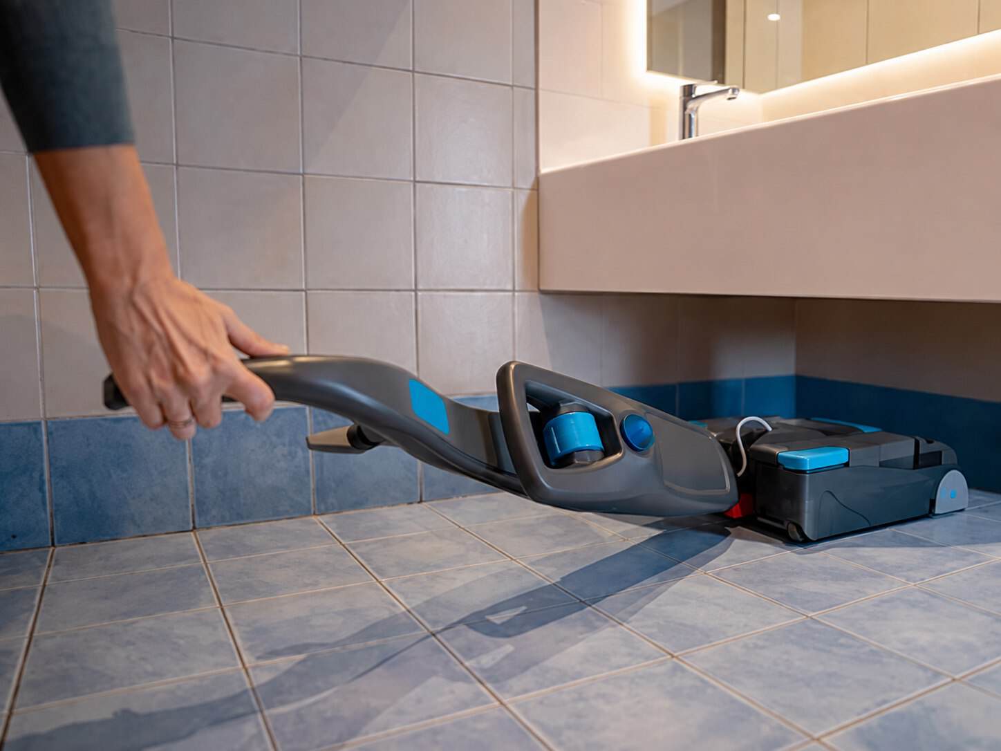 LP2 PRO swivel joint and low cleaning head