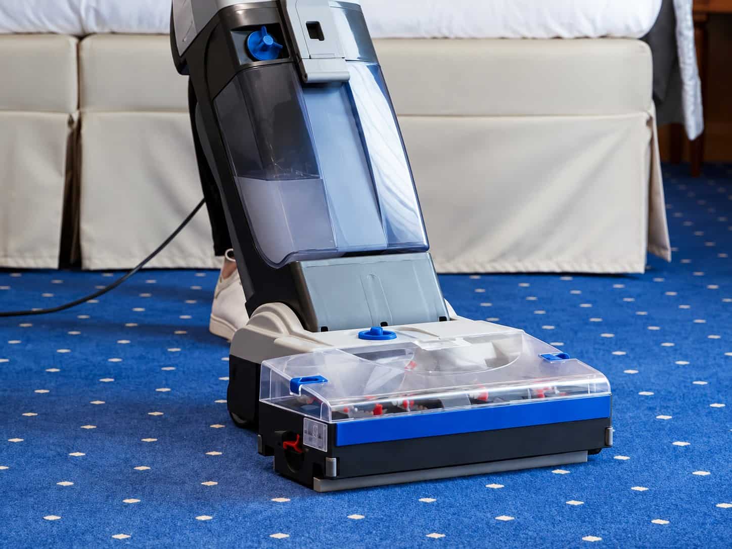 WM1 PRO cleaning hotel carpeting